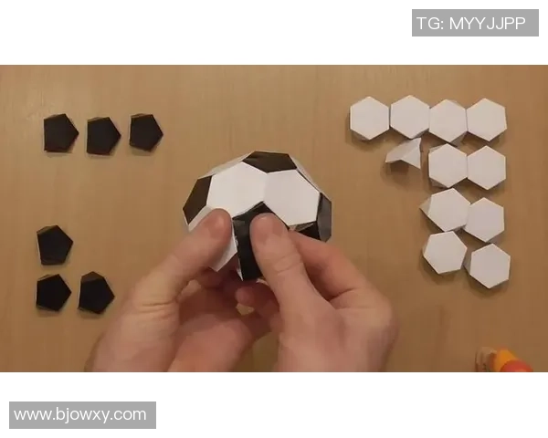 足球垫卷纸的创意设计与实用性探讨,提升运动体验的全新选择 足球垫卷纸的创意设计与实用性探讨,提升运动体验的全新选择