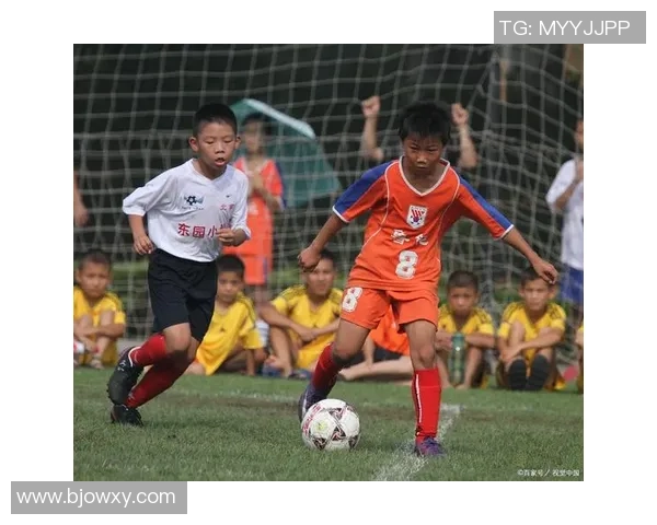 静雨足球:在细雨中追逐梦想与激情的绿茵之旅 静雨足球:在细雨中追逐梦想与激情的绿茵之旅